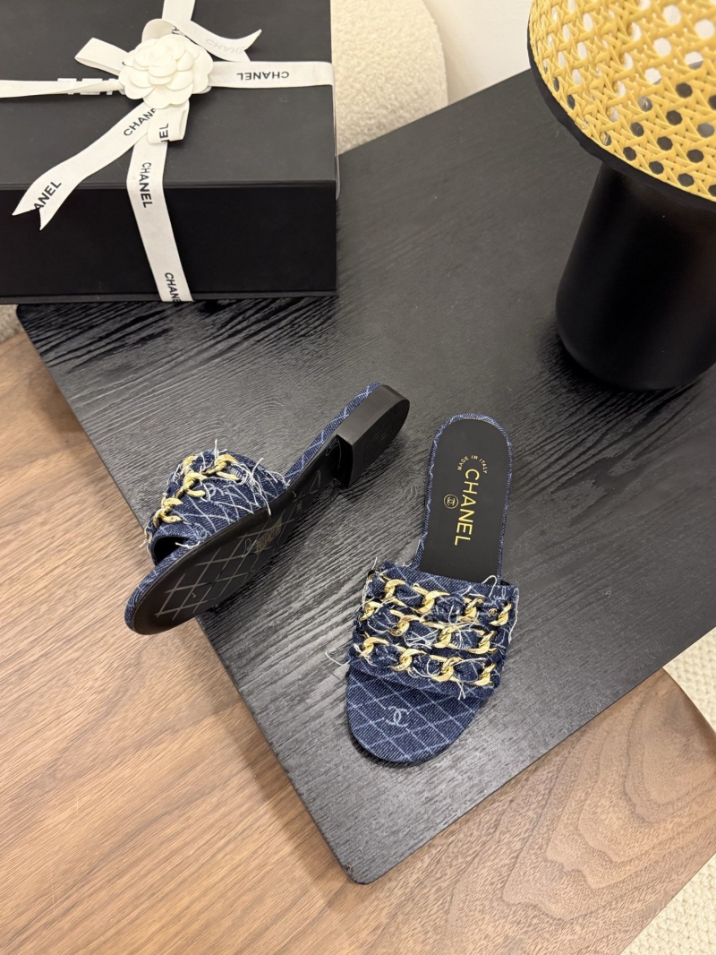 Ch**el slippers